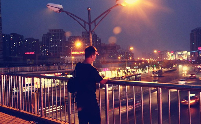 独在异乡为异客，每逢佳节备思亲