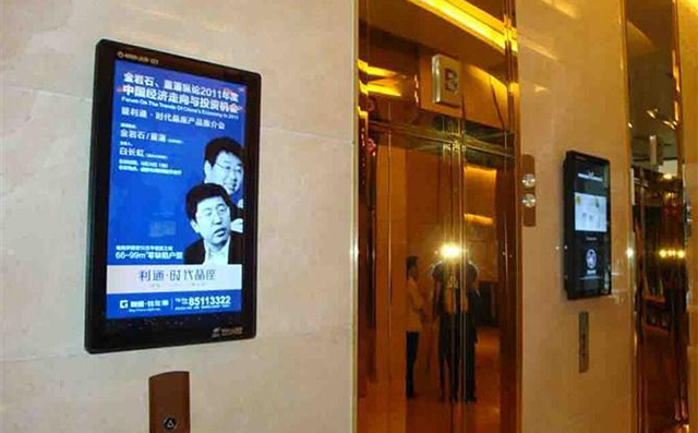 定制液晶广告机可以根据品牌及市场需求，定制外观和功能