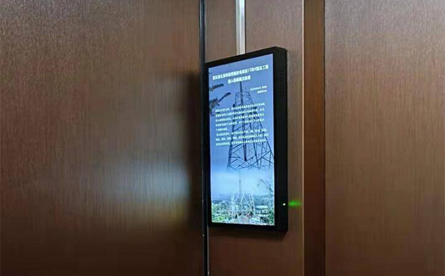 液晶广告机屏幕闪烁或出现杂纹怎么处理