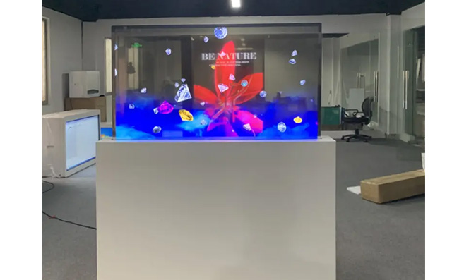 透明广告机有何特点？它可以互动和远程控制吗？